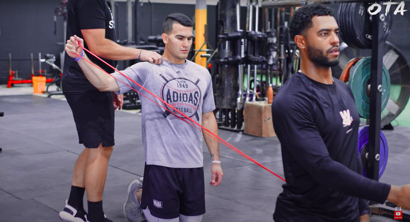 11 Essential Upper Body Exercises & Workouts for Basketball Players